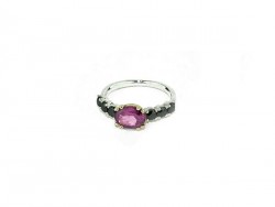 Silver and yellow gold ring with central Rhodolite and 6 black side Brillantes