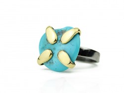 Silver ring and yellow gold with natural turquoise.
