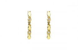 Pendientes largos en oro amarillo y brillantes blancos.