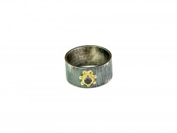 Striped oxidized silver ring with center in 750mm yellow gold and brilliant cut black diamond.