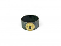 Oxidized silver ring, striped texture with center in 750mm yellow gold and brilliant cut black diamond.
