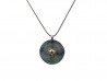 Penjoll d'argent oxidat en forma d'espiral amb centre d'or groc de 750 mm, amb cadena plata fosca.