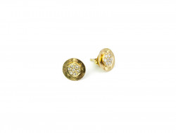 Yellow gold matt earrings, corrugated bezel with round center of white brilliant pavée. Pressure closure