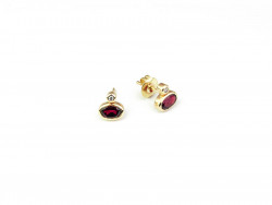 Gold earrings and garnet