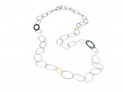 Long necklace combined with oval vases in satin silver and 4 matte gold vagas  and 2 pieces in satin silver.
