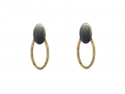 Satin silver earrings and ring in nuanced yellow gold.