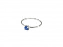 750mm white gold ring with Natural Blue Sapphire. Staples on base.
