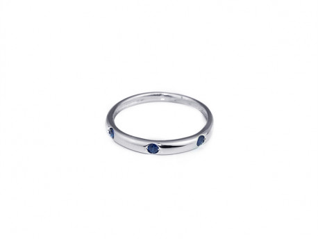 750mm white gold wedding ring with 3 Blue Sapphires.