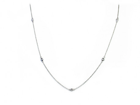Collar or blanc de 750 mm amb boques rodones i 5 Brillants naturals de 0.03cts cadascun.