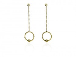 Pendientes de oro amarillo con brillantes blancos.