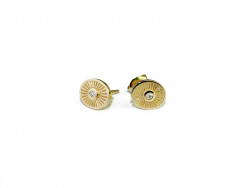 750mm oval gold earrings. With a natural Brilliant in the center