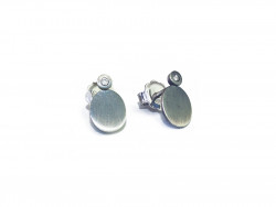 925mm silver, oxidized and satin earrings with natural diamonds.