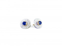 Yellow gold earrings with Natural blue Sapphire and white and matt silver loose plates.