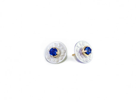 Yellow gold earrings with Natural blue Sapphire and white and matt silver loose plates.