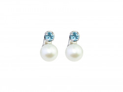 Earrings with blue topaz and a pair of 8.50mm freshwater pearls.