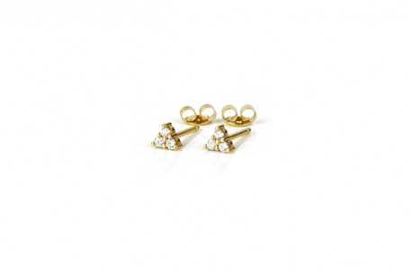 Yellow gold earrings with triangle shape and brilliants.