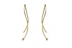 Yellow gold round wire shaped earrings with brilliants.