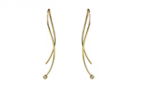Yellow gold round wire shaped earrings with brilliants.