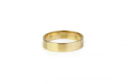 Yellow gold ring, flat and smooth.