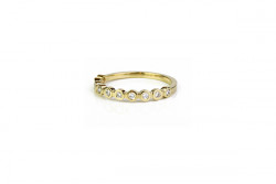 Yellow gold ring and 10 brilliants.