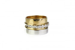 White gold and yellow gold ring with 10 brilliants in the center