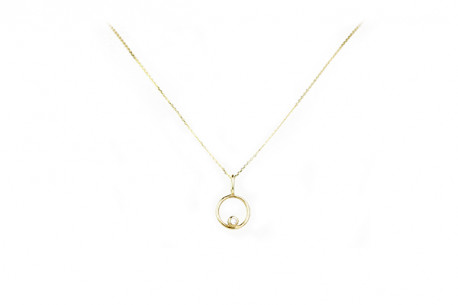 Round yellow gold pendant with a brilliant.