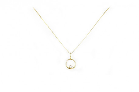 Round yellow gold pendant with a brilliant.