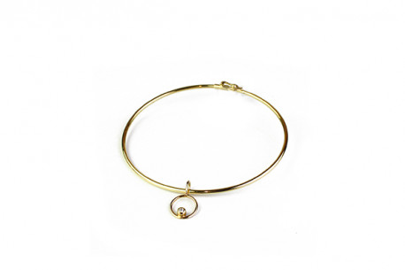 Rigid yellow gold bracelet with yellow gold pendant and a brilliant.