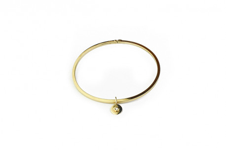 Rigid yellow gold bracelet with yellow gold pendant and a brilliant.