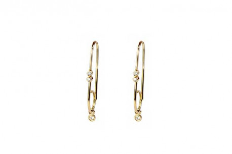 Shiny yellow gold Creole earrings with a flat freshwater irregular pearl