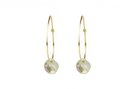 Yellow gold thread earring with irregular freshwater pearl.