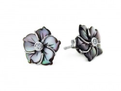 White gold earrings, pearl and bright flower.