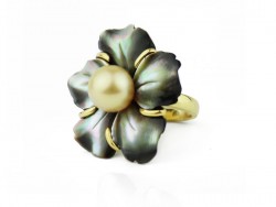 Yellow gold ring, gray pearl flower, Australian pearl "Golden".