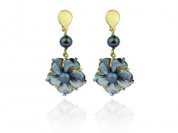 Pendientes de oro amarillo, flor de nácar gris y perla.