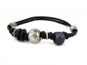 Leather bracelet with gray freshwater pearl, seeds and pieces of silver.