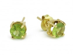 Gold earrings with peridot stone