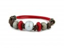 Leather and rubber bracelet with pearls and silver pieces.