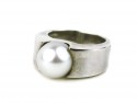 Silver ring with pearl gray.