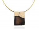 Gold pendant with onyx and brilliant drossy.
