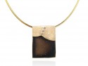 Gold pendant with onyx and brilliant drossy.