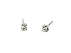 Pendientes de oro blanco y brillantes.