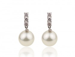 White gold earrings with pearls and diamonds.