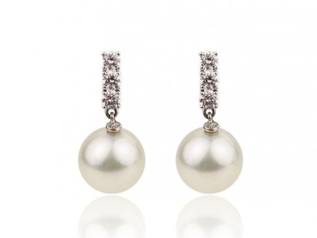 Pendientes de oro blanco con perlas y brillantes.