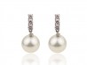 Pendientes de oro blanco con perlas y brillantes.
