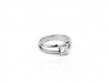 Anell d'or blanc amb diamant talla brillant.