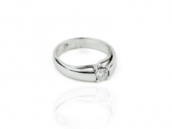 Ring white gold and brilliant-cut diamond